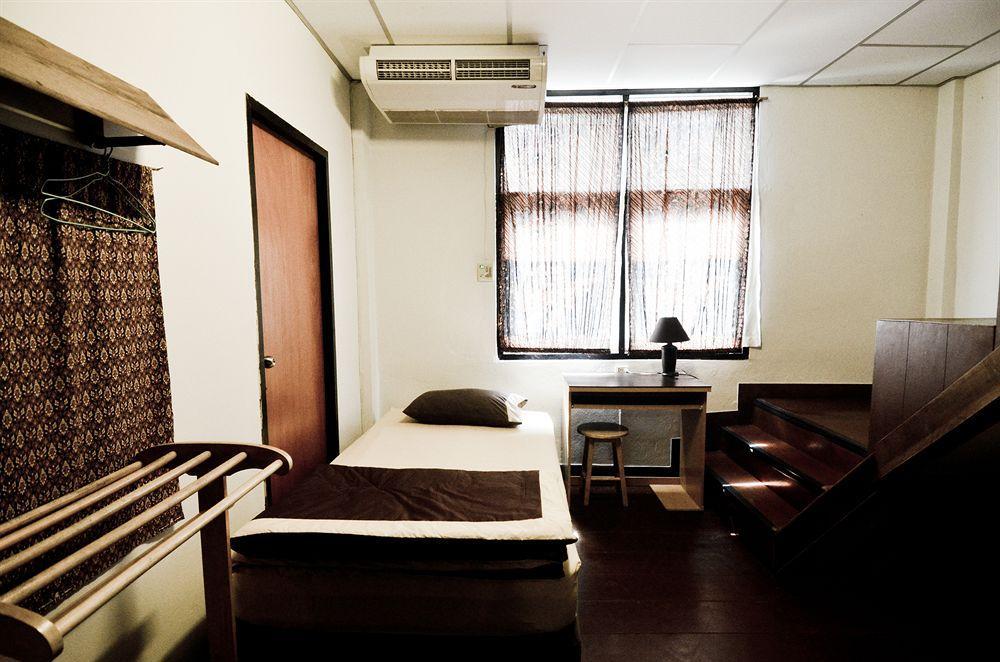 Suk11 Hostel Bangkok Ngoại thất bức ảnh