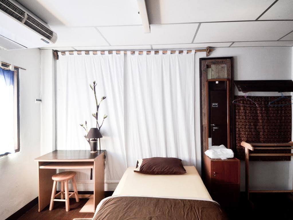 Suk11 Hostel Bangkok Ngoại thất bức ảnh